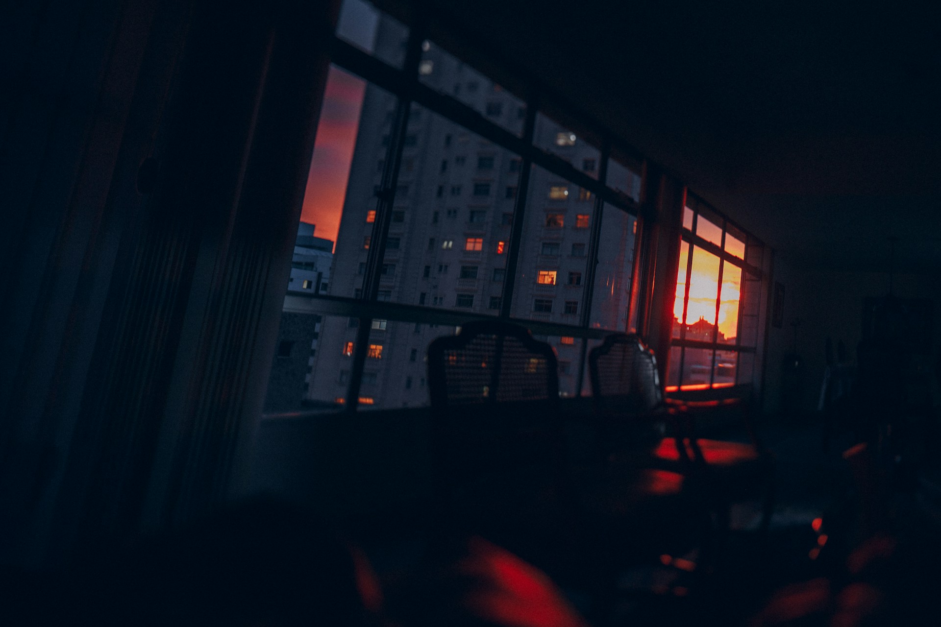 Transisi Lembut dari Ramainya Kota ke Malam yang Nyaman